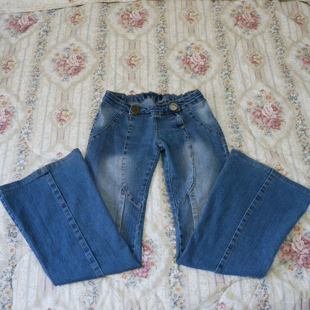 Vintage-inspired low-rise flare jeans